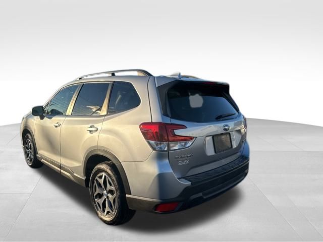 2021 Subaru Forester Premium photo 3