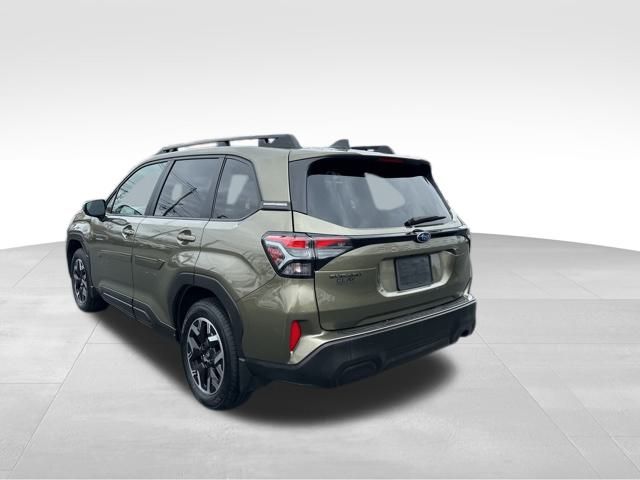 2025 Subaru Forester Premium photo 3