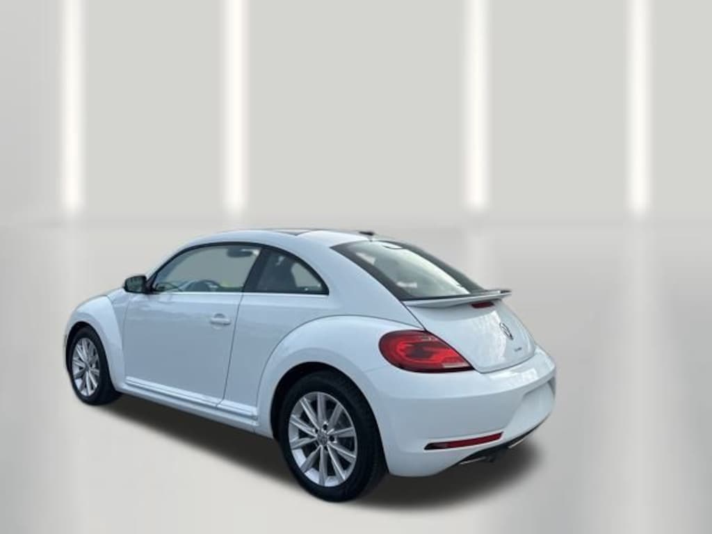 Used 2019 Volkswagen Beetle 2.0T SE Hatchback