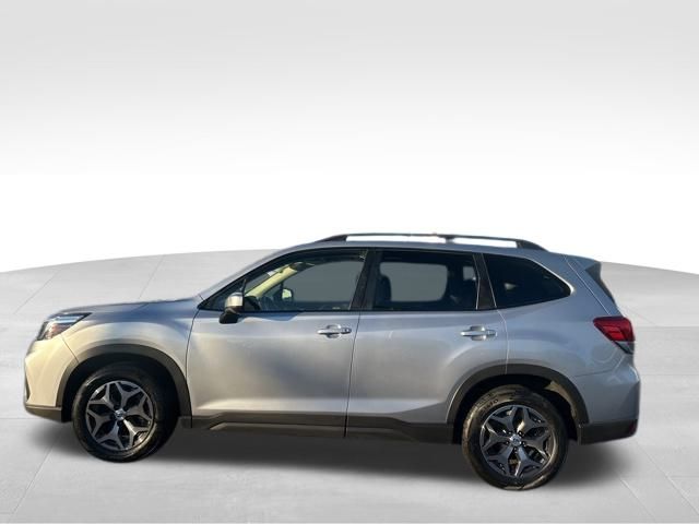 2021 Subaru Forester Premium photo 2