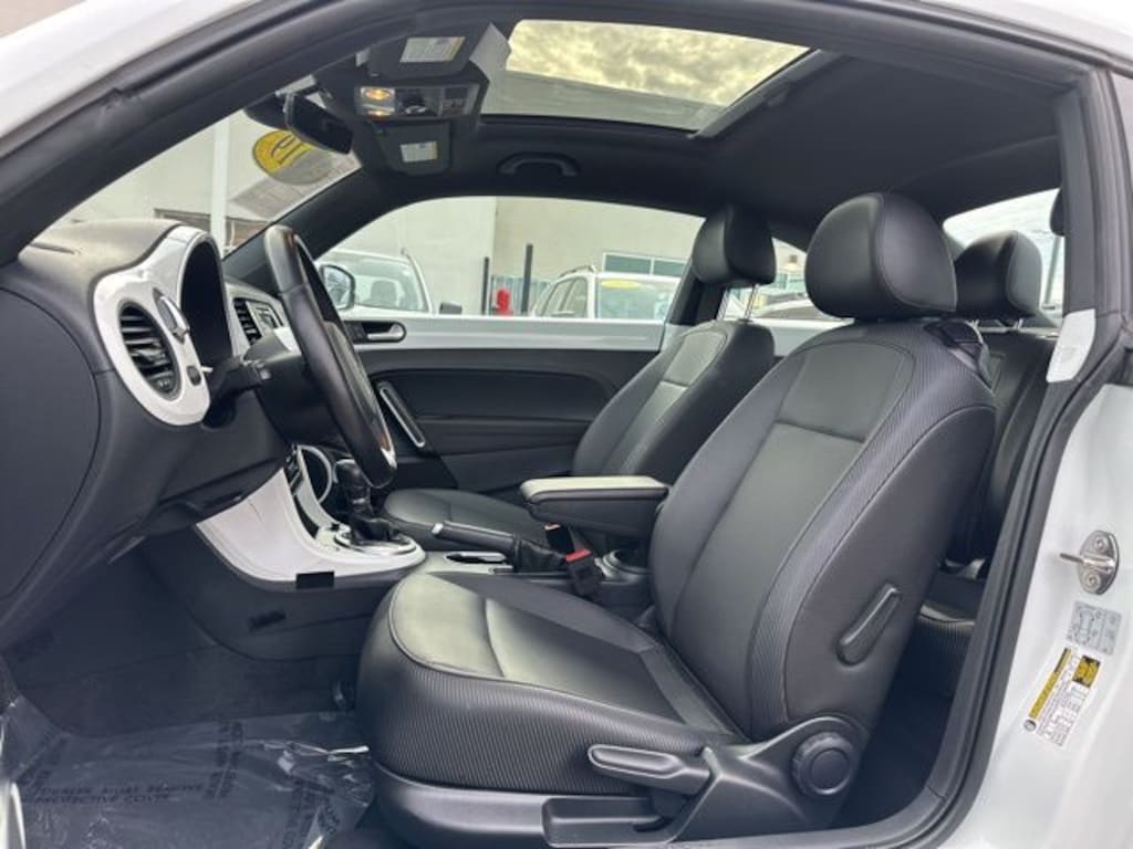 Used 2019 Volkswagen Beetle 2.0T SE Hatchback