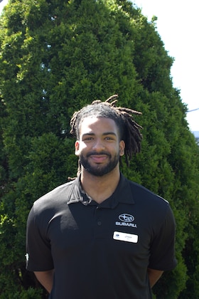 Staff member Jonah from ID_81d9b85fe020