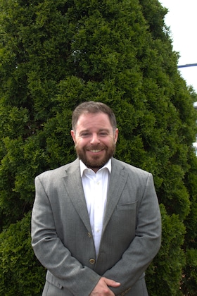Staff member Mike from ID_10bcb0d8959a