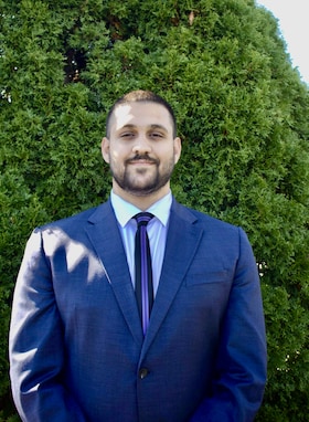 Staff member Carl from ID_10bcb0d8959a