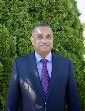 Staff member Ali from ID_10bcb0d8959a