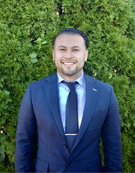 Staff member Kevin from ID_10bcb0d8959a