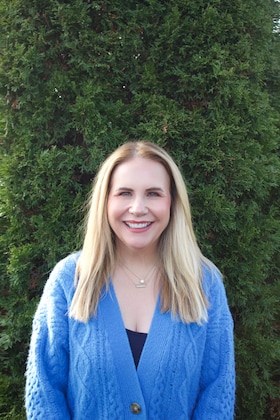 Staff member Paula from ID_10bcb0d8959a