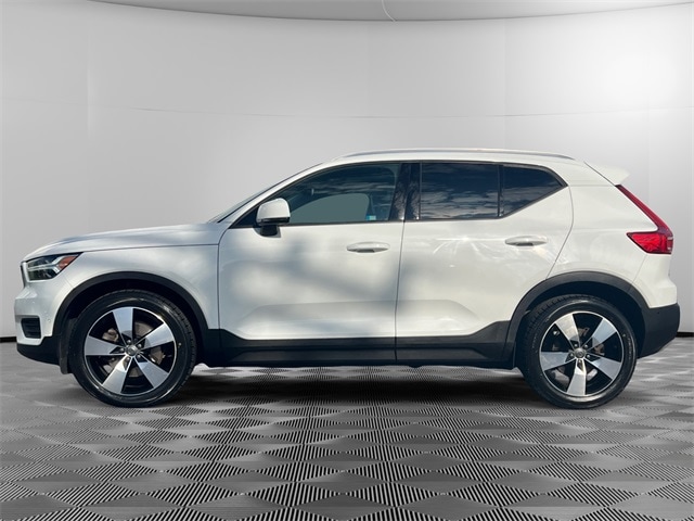 Used 2019 Volvo XC40 Momentum with VIN YV4162UK2K2074986 for sale in Norwood, MA