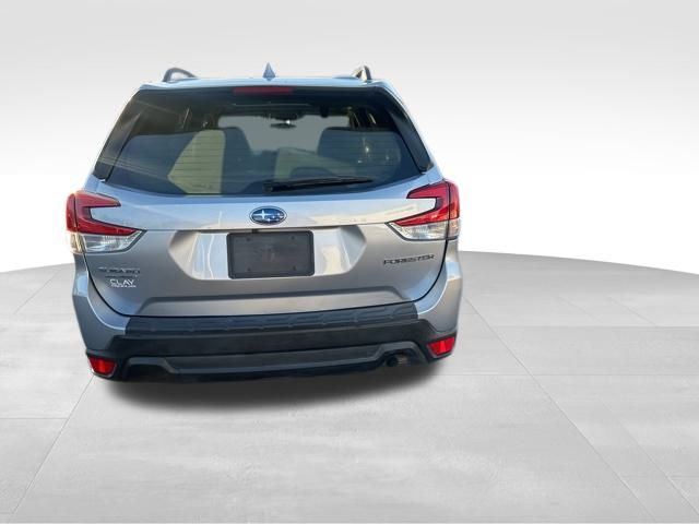 2021 Subaru Forester Premium photo 4