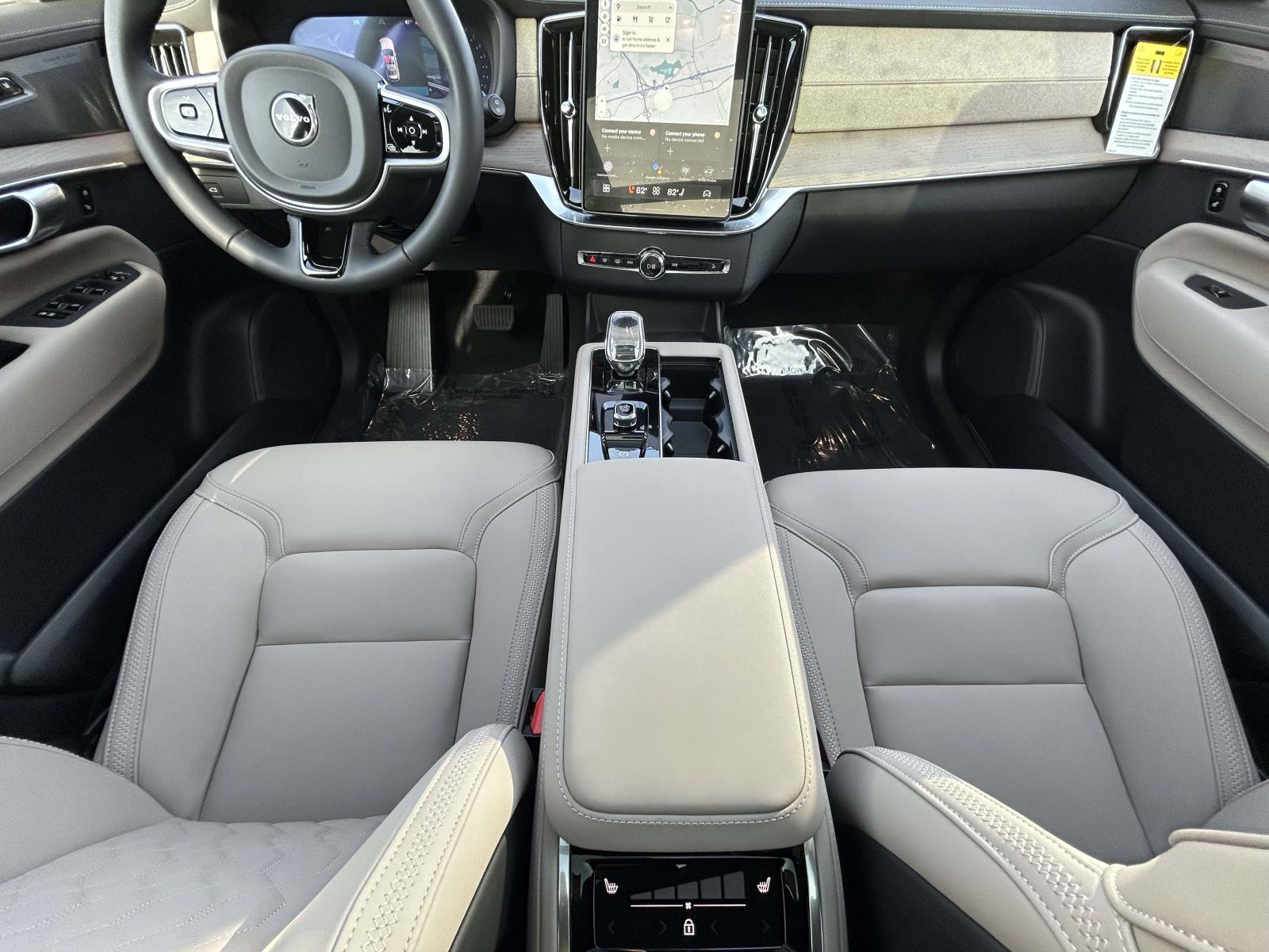 2026 Volvo XC90 Plus - Photo 15