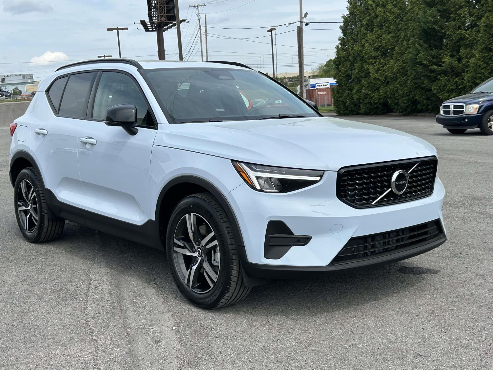 2026 Volvo XC40 SUV 