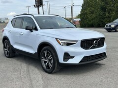 2026 Volvo XC40 B5 Core AWD