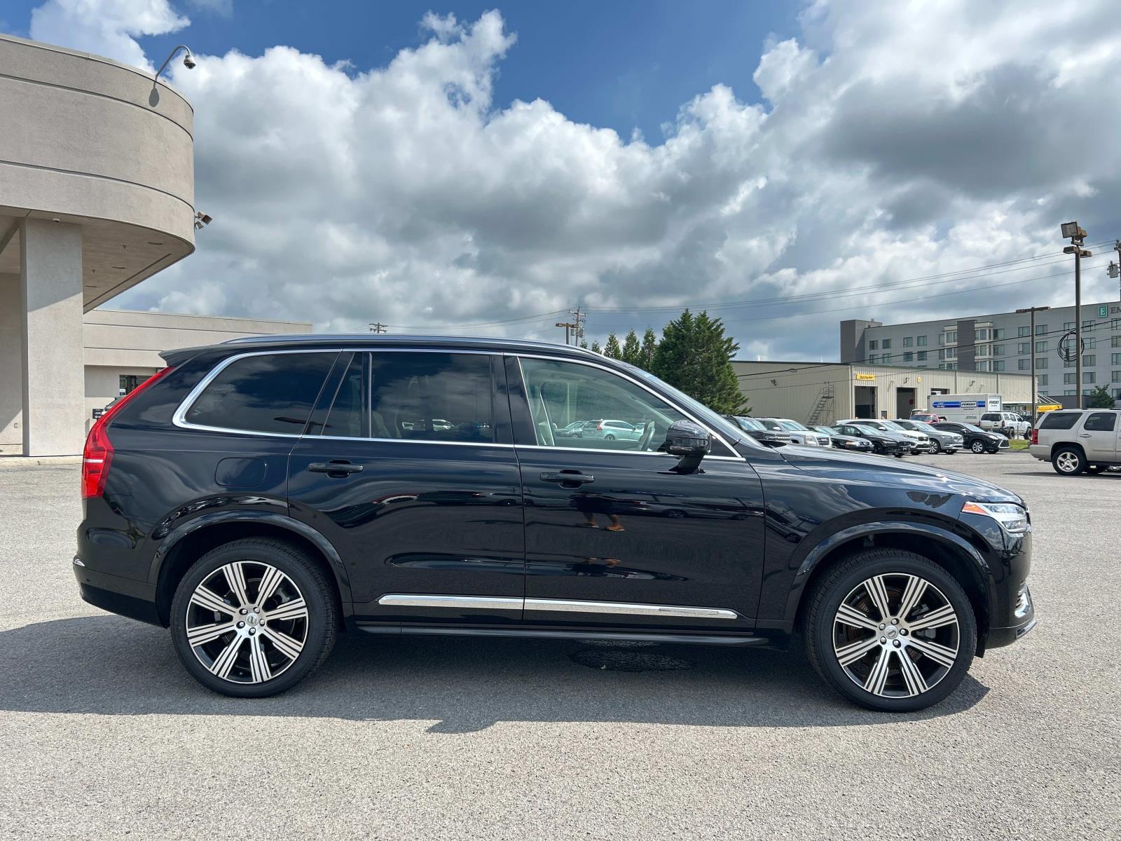 2023 Volvo XC90 Recharge T8 Core photo 2