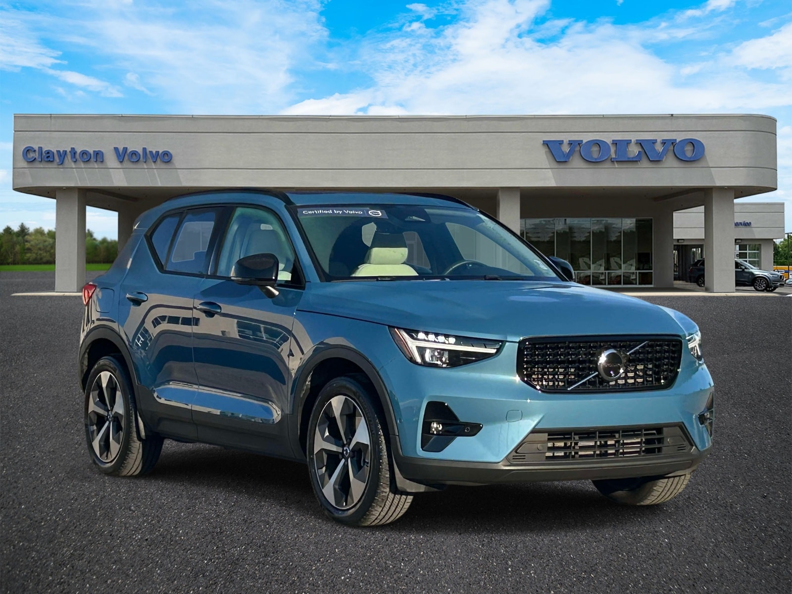 2024 Volvo XC40 Plus