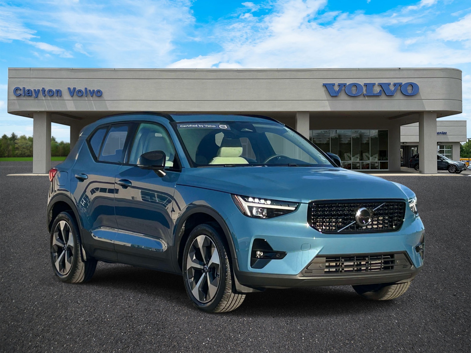 Certified 2024 Volvo XC40 B5 AWD Plus Dark Theme Sport Utility