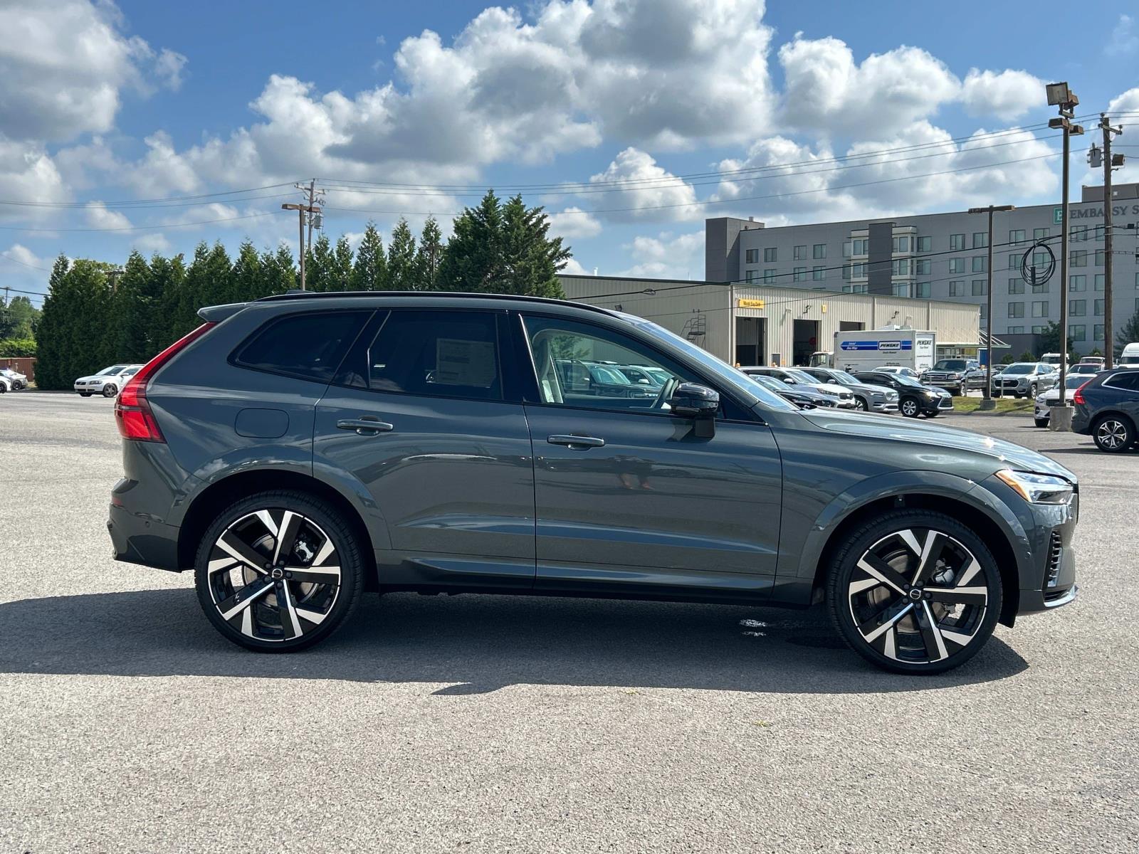 2026 Volvo XC60 photo 2