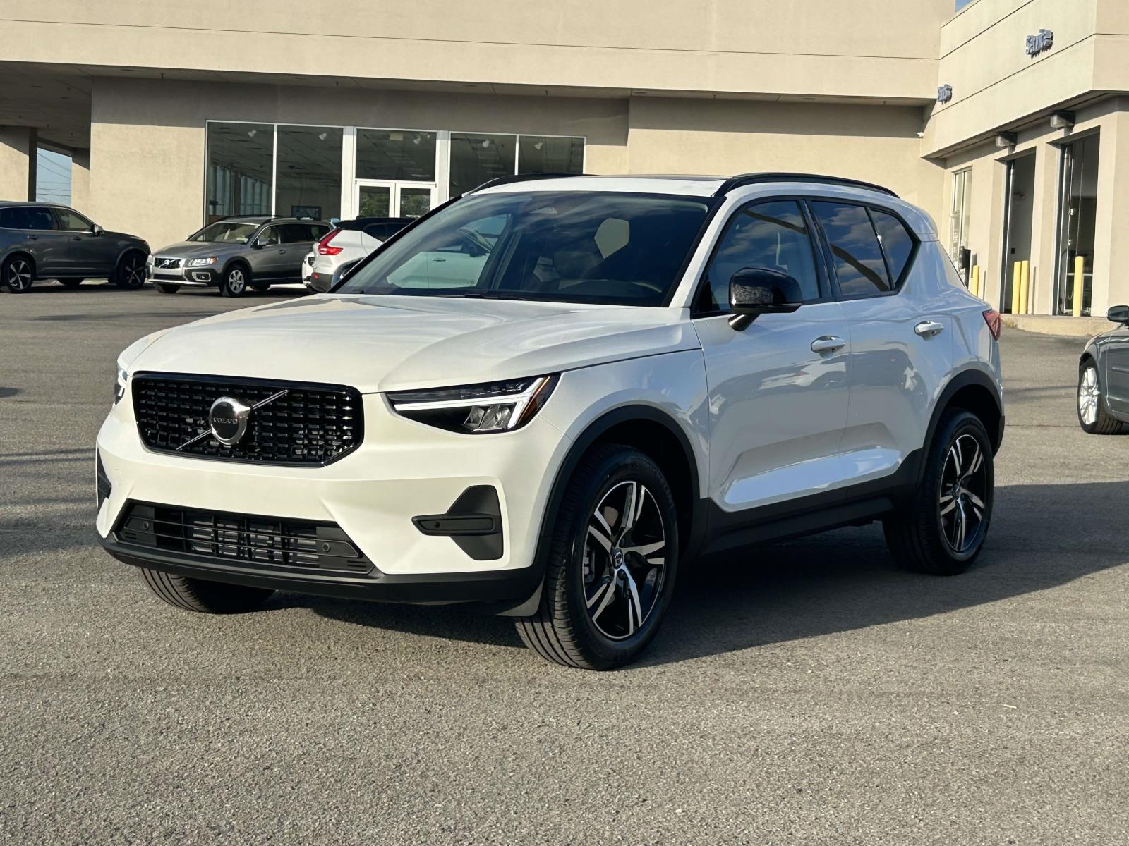New 2026 Volvo XC40 B4 Core SUV