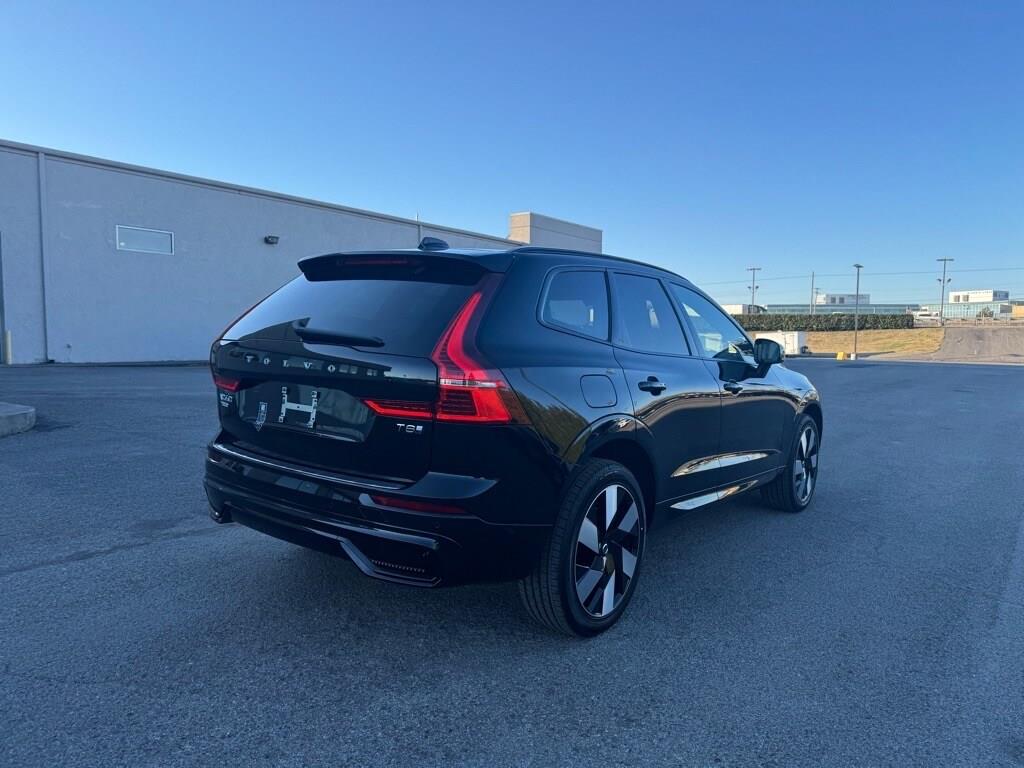 2025 Volvo XC60 Plus T8 photo 3