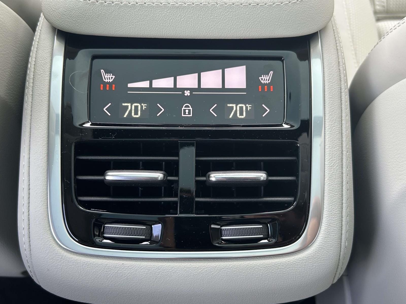 2026 Volvo XC90 Ultra - Photo 17