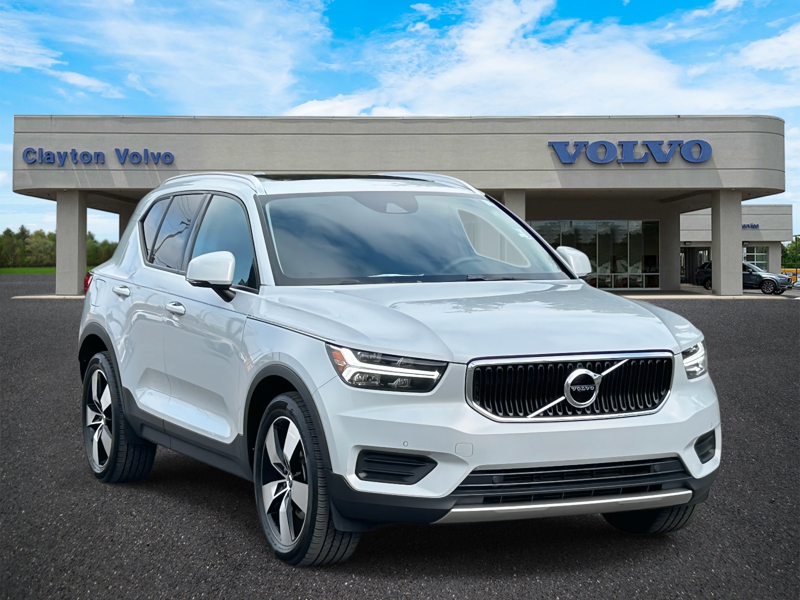 2020 Volvo XC40 Momentum's photo
