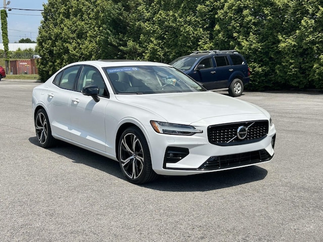 2024 Volvo S60 B5 AWD Plus Dark Theme All Wheel Drive