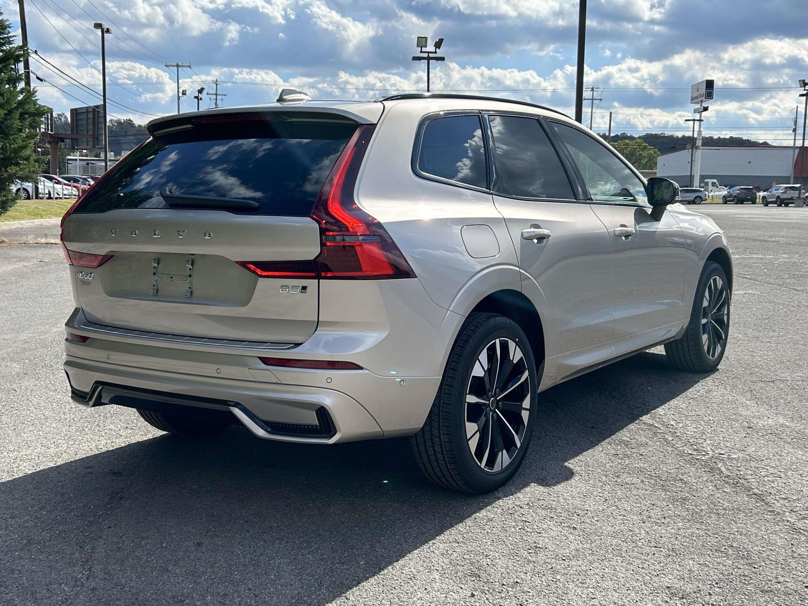 2026 Volvo XC60 B5 Plus photo 3