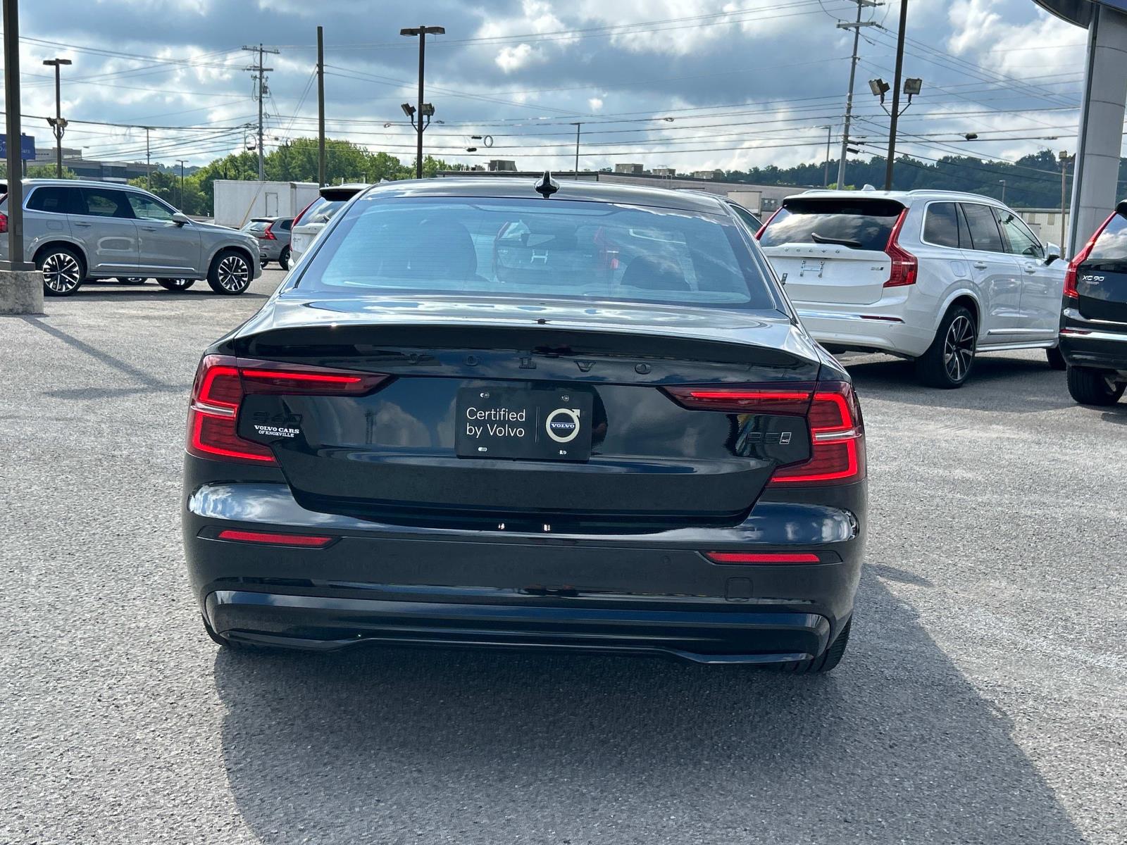 2023 Volvo S60 B5 Ultimate Black Edition photo 3