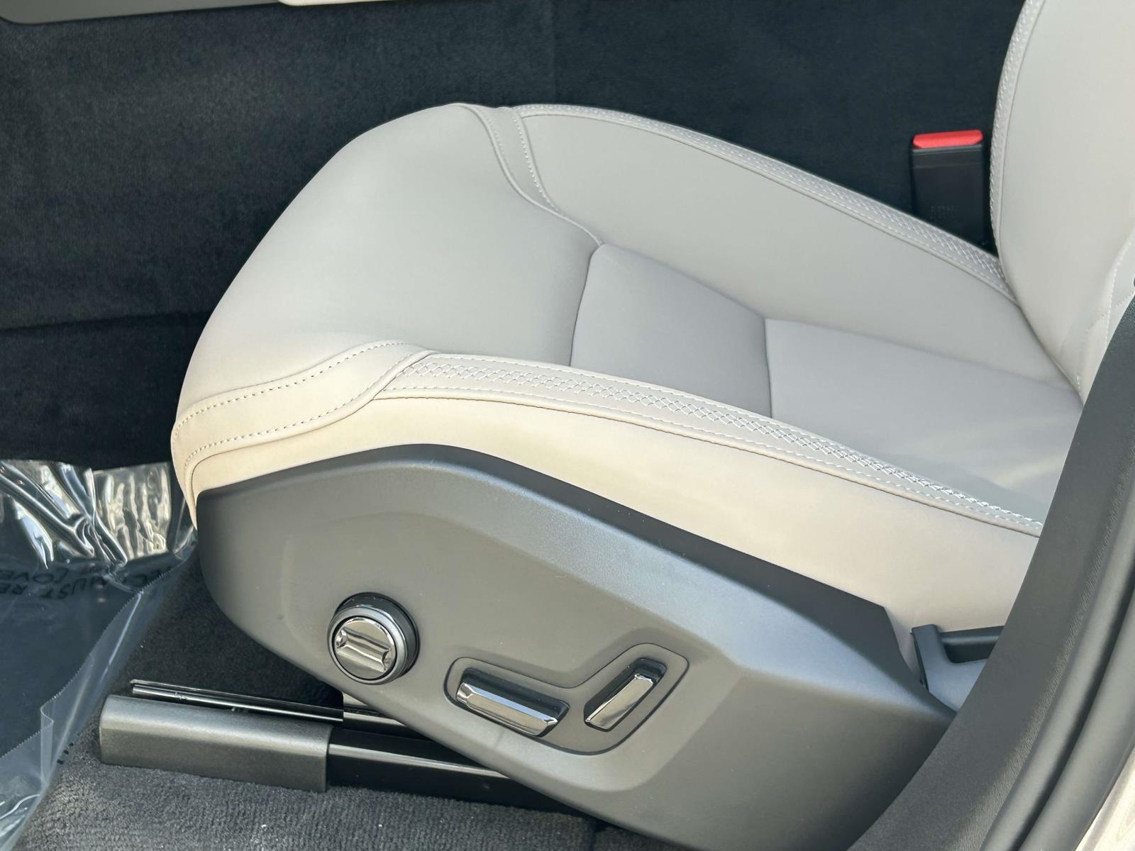 2026 Volvo XC90 Plus - Photo 19