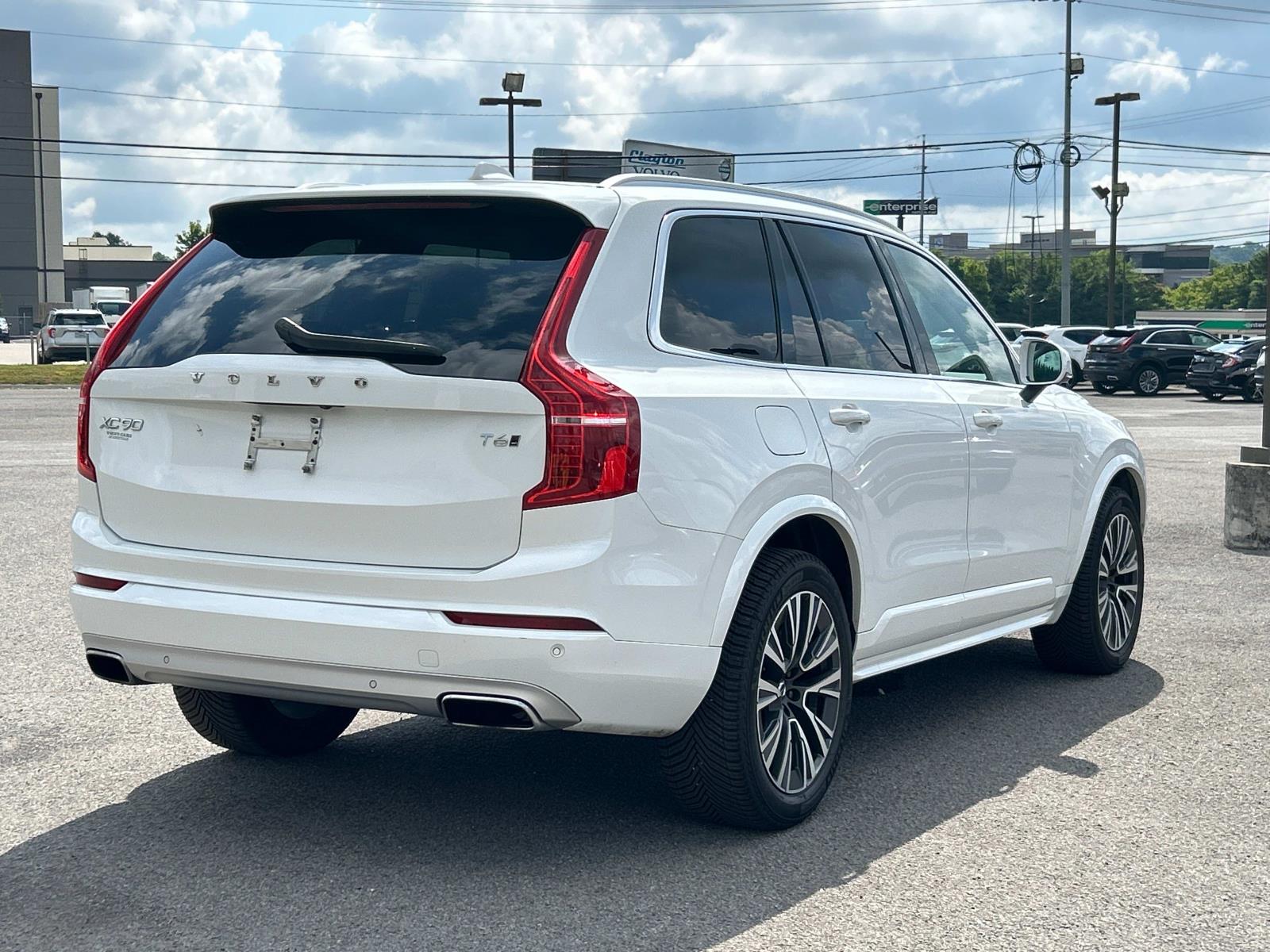 2021 Volvo XC90 T6 AWD Momentum photo 3