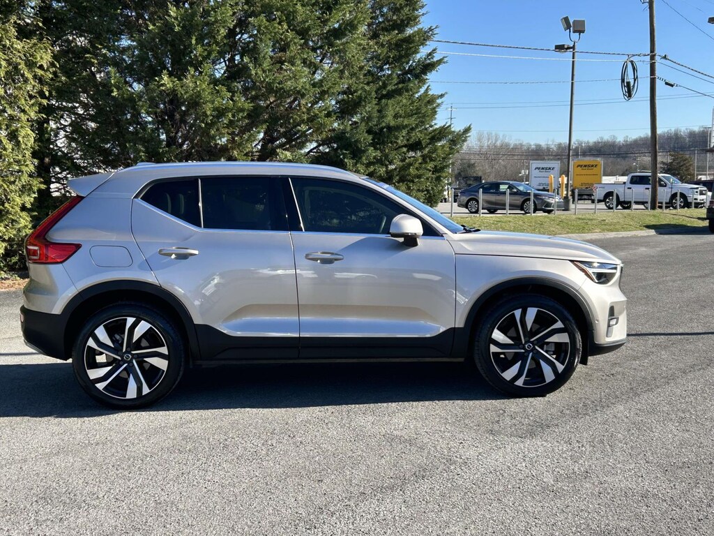 Certified 2023 Volvo XC40 B5 AWD Ultimate Bright Theme Sport Utility