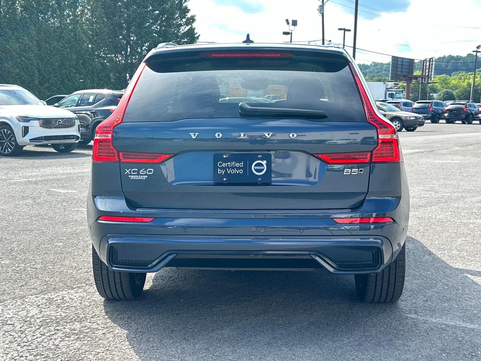2024 Volvo XC60 B5 Plus photo 4