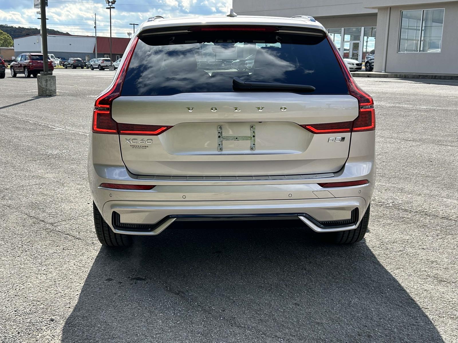 2026 Volvo XC60 B5 Plus photo 4