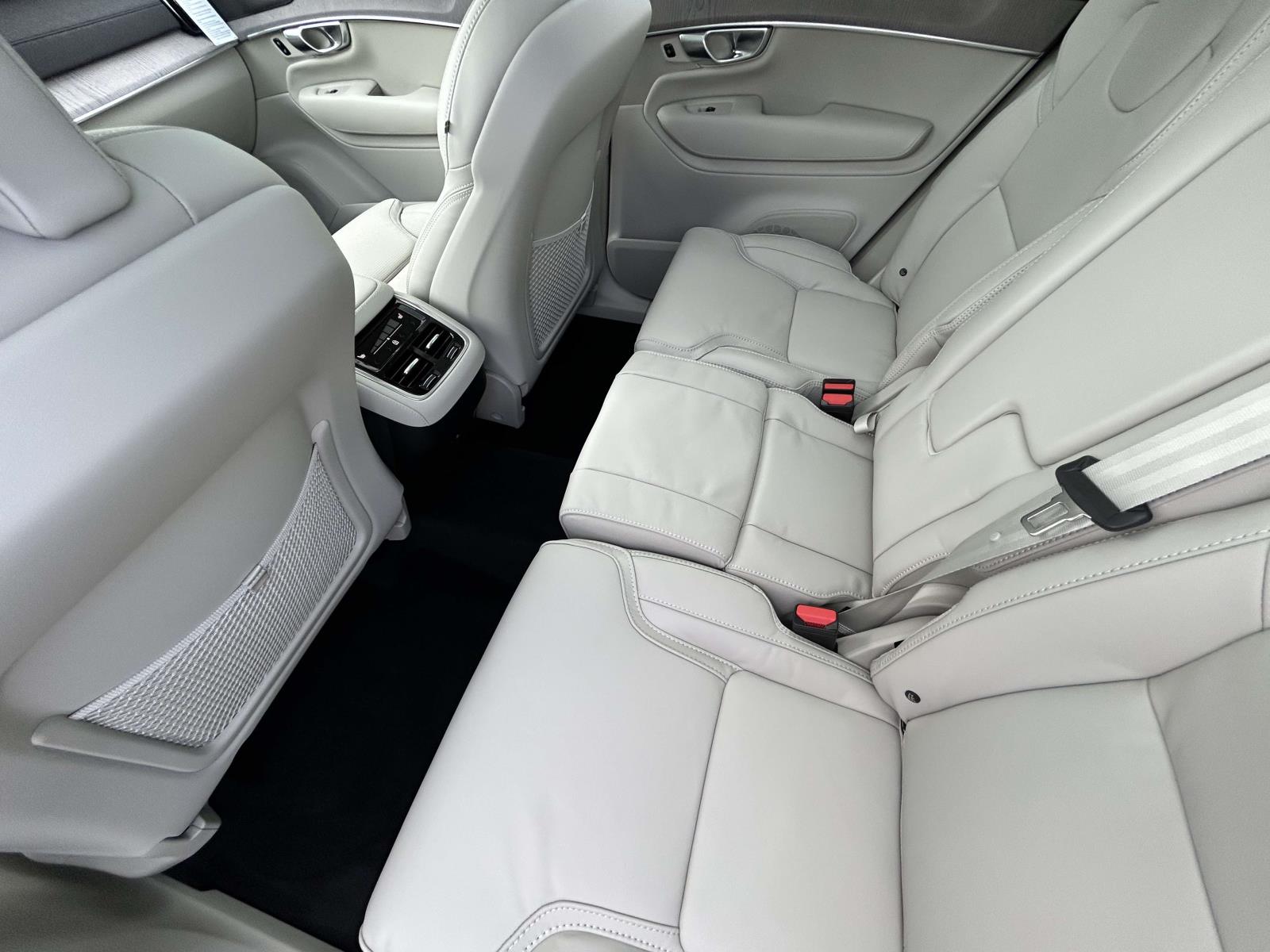 2026 Volvo XC90 Ultra - Photo 12