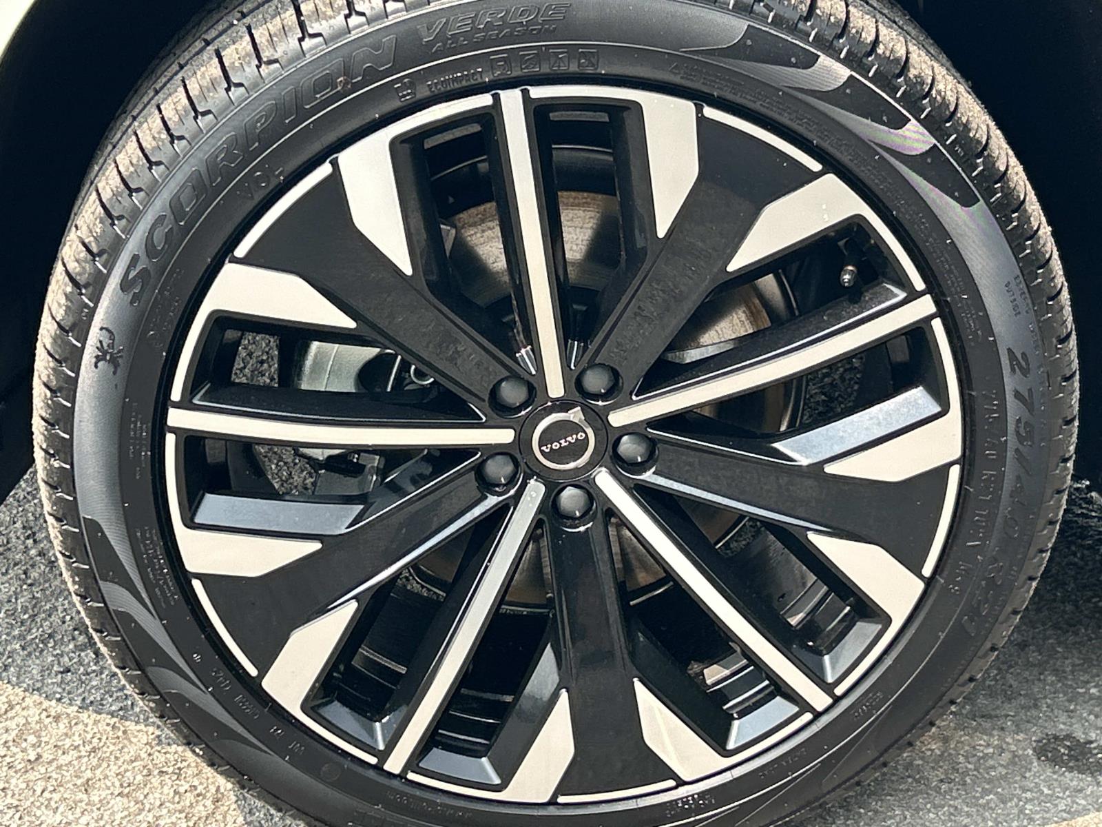 2026 Volvo XC90 Ultra - Photo 9