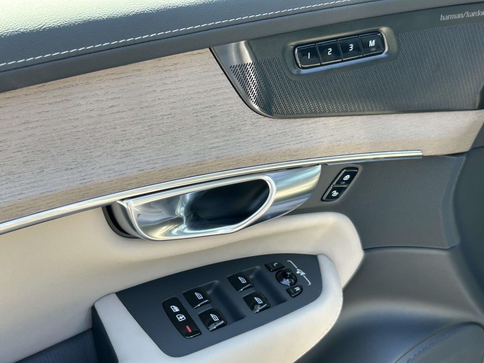 2026 Volvo XC90 Plus - Photo 21