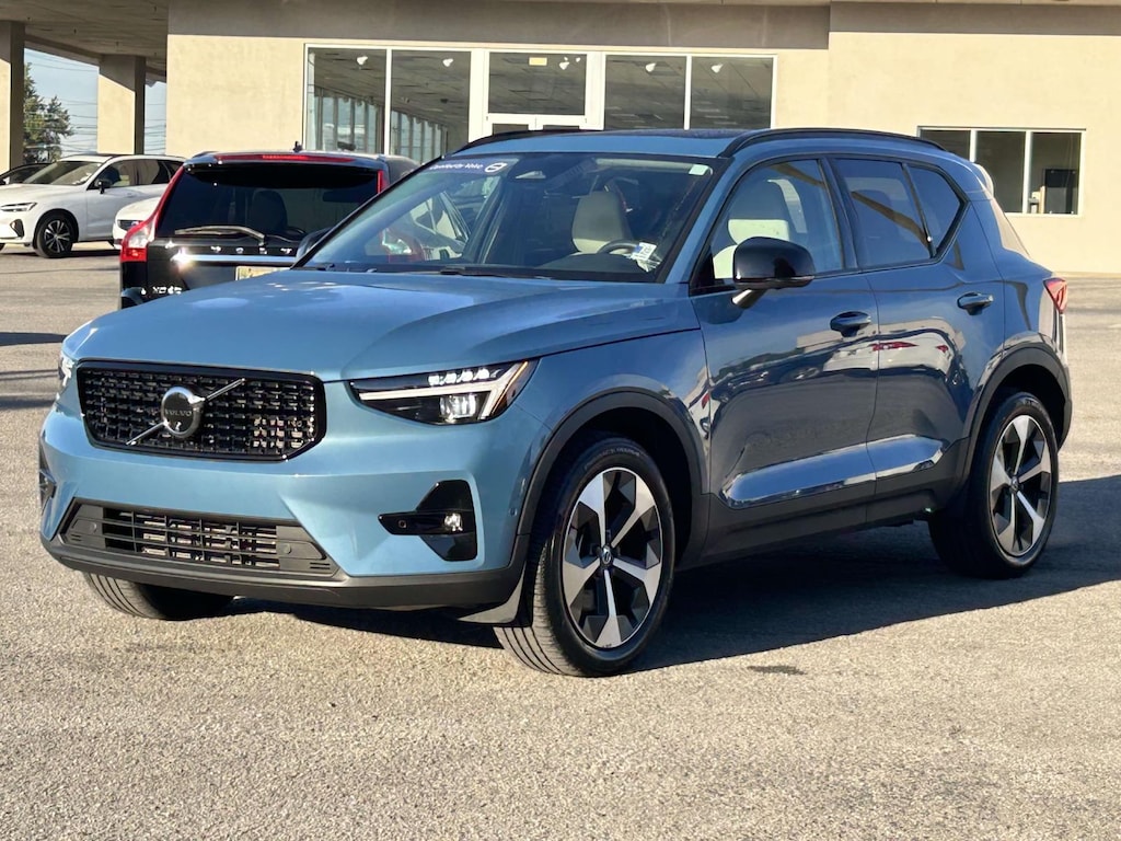 Certified 2024 Volvo XC40 B5 AWD Plus Dark Theme Sport Utility