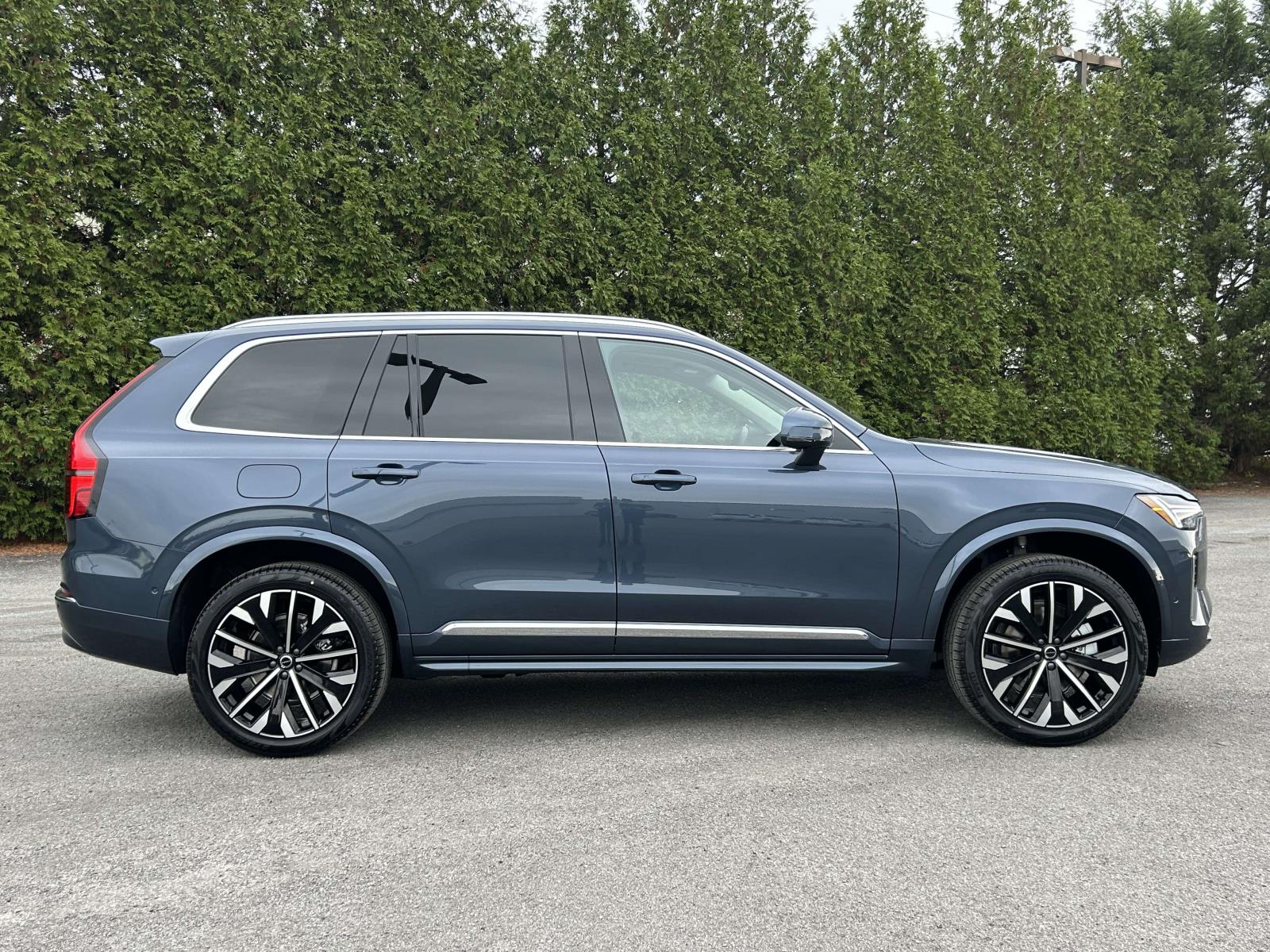 2026 Volvo XC90 Ultra - Photo 2