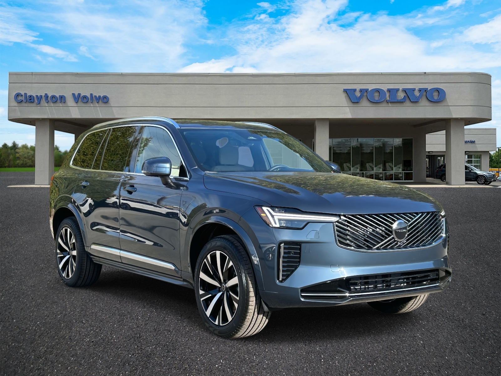 2026 Volvo XC90 Core's photo