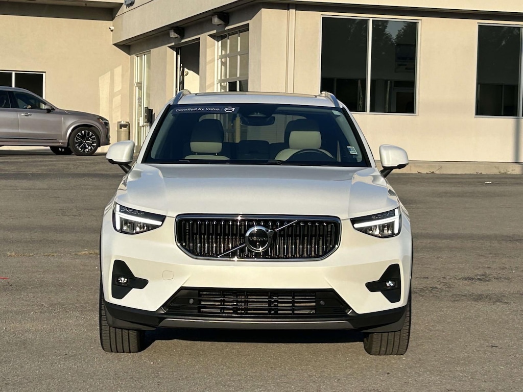 Certified 2024 Volvo XC40 B5 AWD Plus Bright Theme Sport Utility