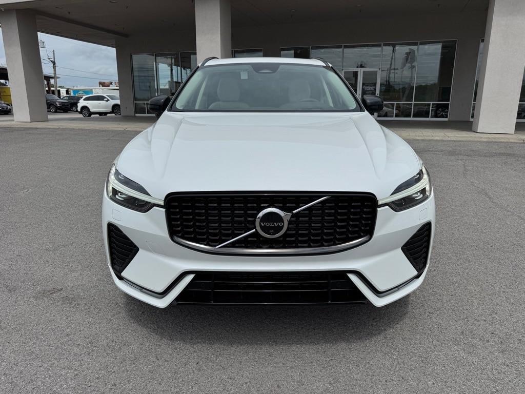 2025 Volvo XC60 B5 photo 2