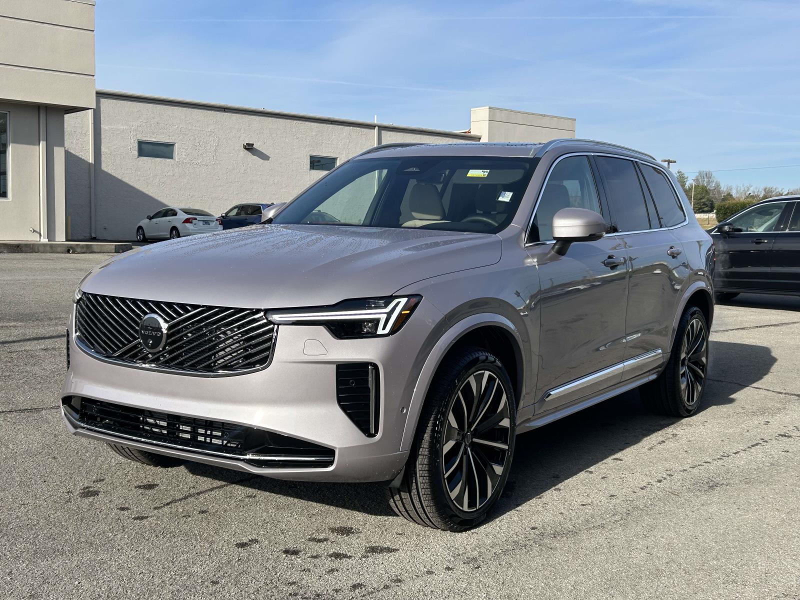 2026 Volvo XC90 Plus - Photo 7
