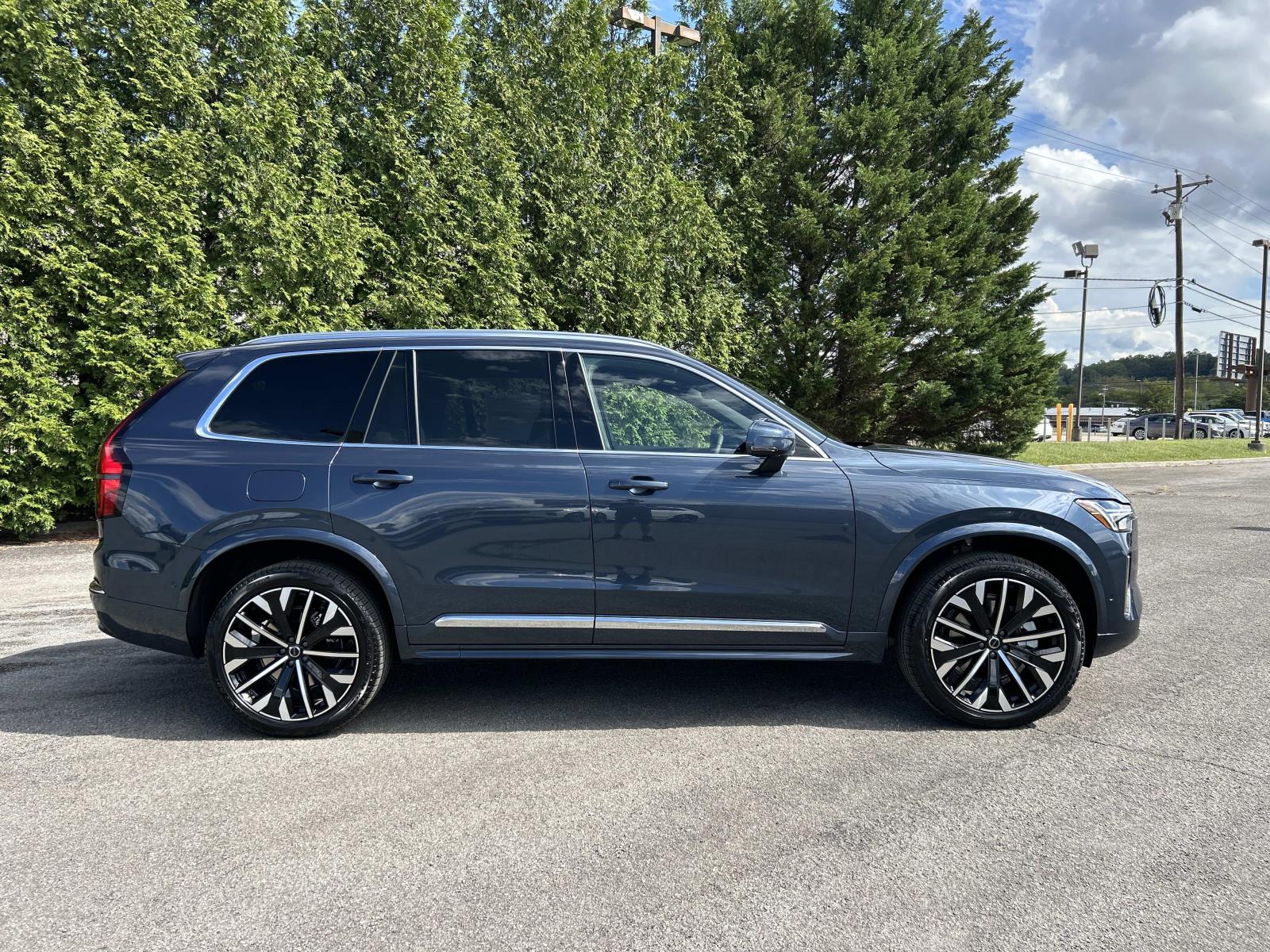 2026 Volvo XC90 Plus AWD photo 2