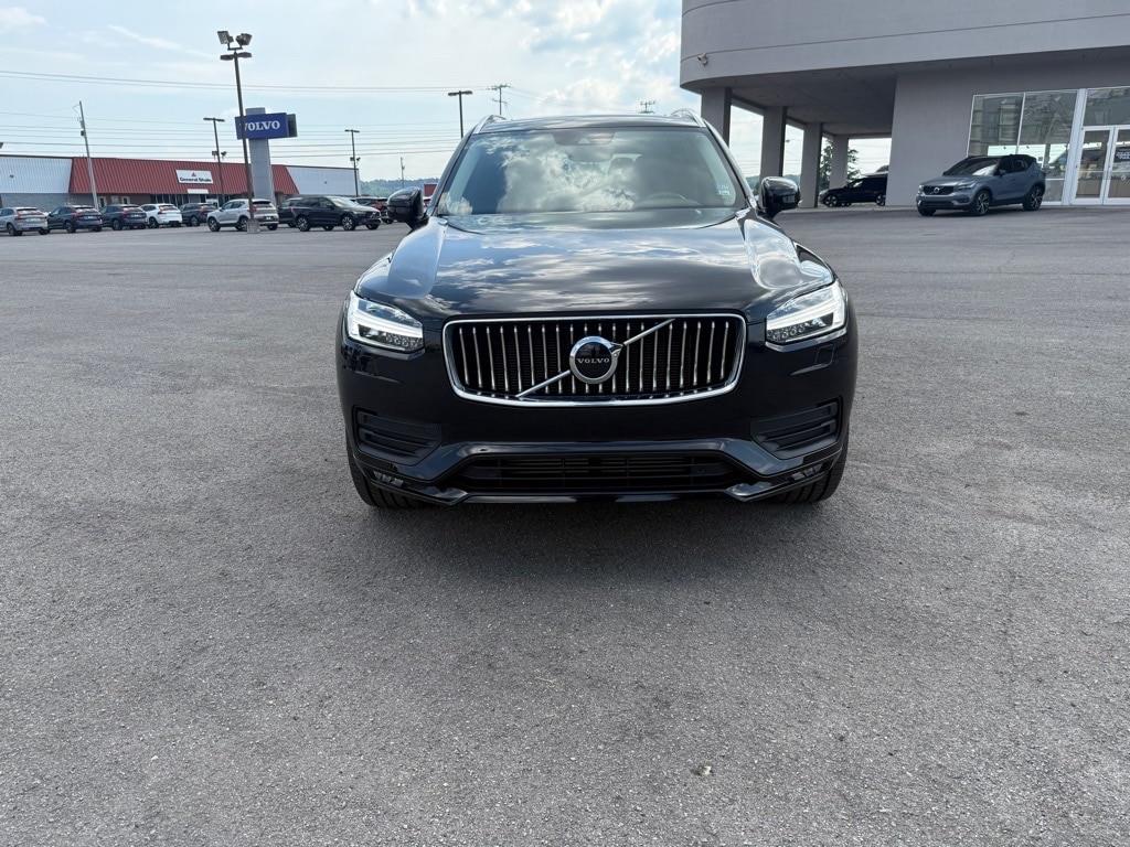 2021 Volvo XC90 T6 AWD Momentum photo 2