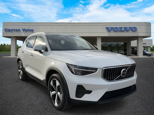 2025 Volvo XC40 Core B5 AWD