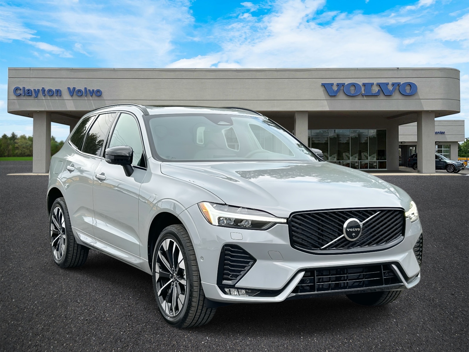 2026 Volvo XC60 Plus's photo