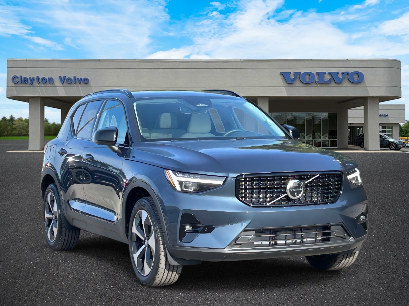 2026 Volvo XC40 Plus's photo