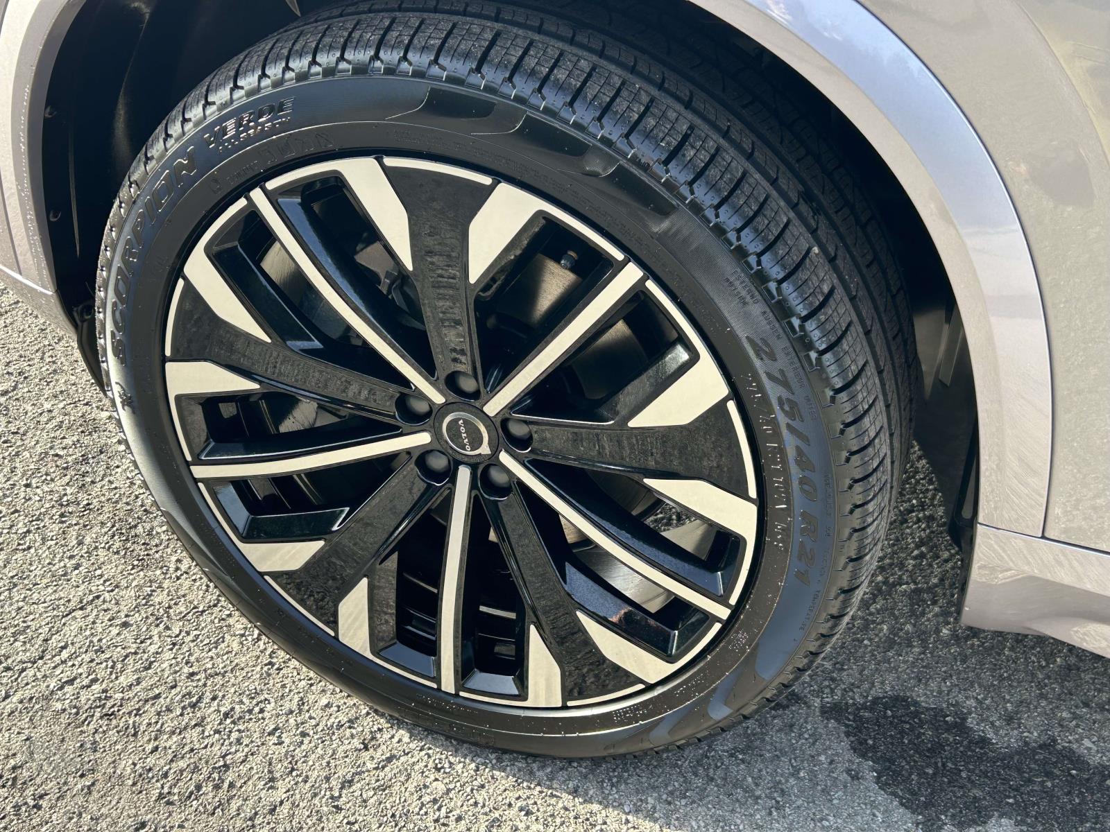 2026 Volvo XC90 Plus - Photo 11