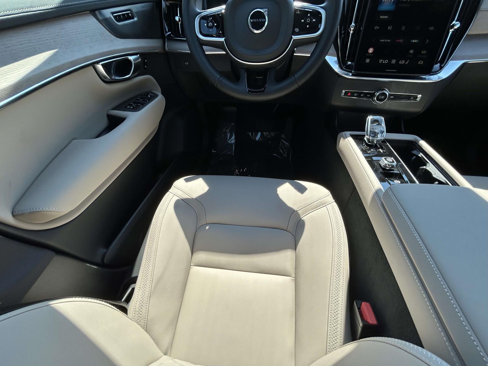 2026 Volvo XC90 Plus - Photo 14