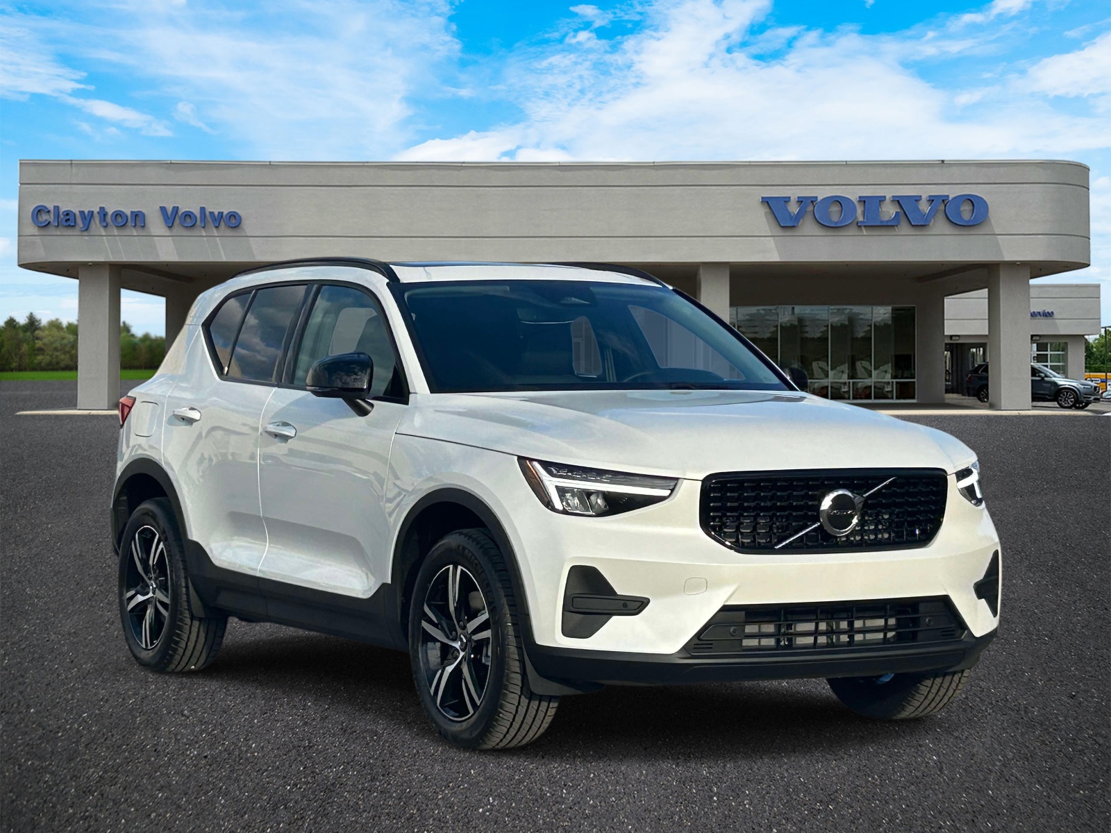New 2026 Volvo XC40 B4 Core SUV