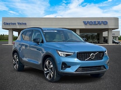2024 Volvo XC40 B5 AWD Plus Dark Theme All Wheel Drive